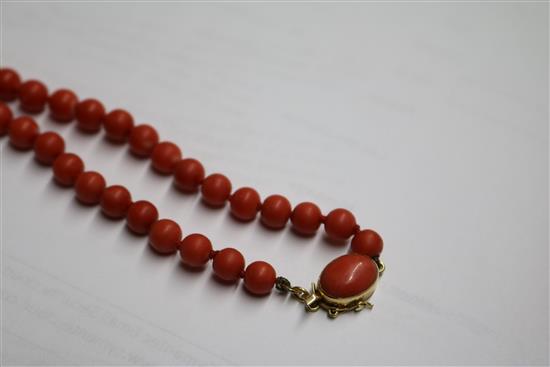 A single strand graduated coral bead necklace, with yellow metal clasp, gross weight 53 grams, 64cm.